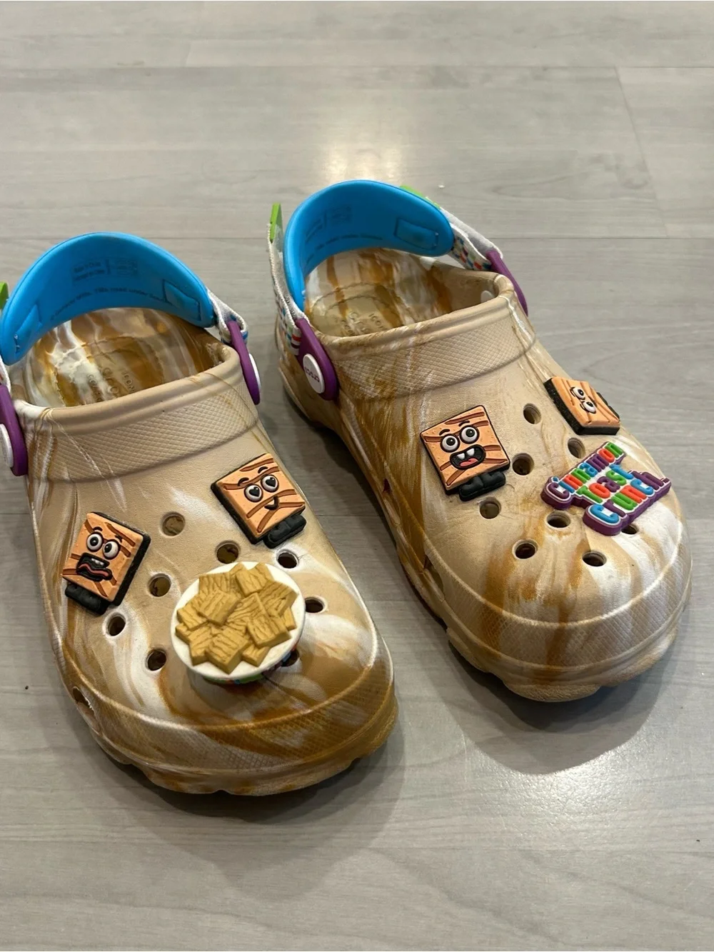 Crocs Limited Edition Cinnamon Toast Crunch Clogs 207925-J3 Junior Size 3 Brown